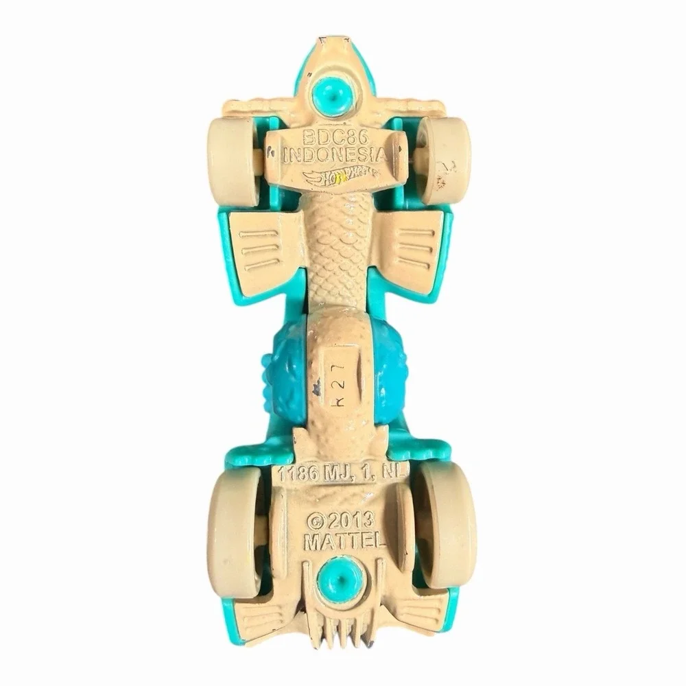 Hot Wheels 2022 Street Beasts Knight‎ Draggin' Toy Car